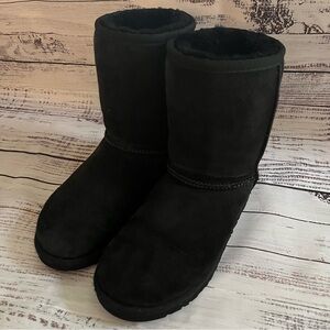 UGG Girls Classic Short Boots Black